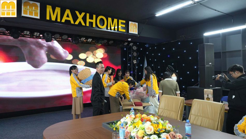 maxhome-ron-rang-chao-don-giang-sinh-2024-gan-ket-yeu-thuong-16