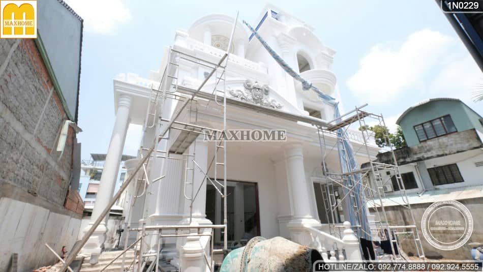 kiem-tra-tien-do-thi-cong-biet-thu-tan-co-dien-hoanh-trang-tai-long-an-mh03236-15