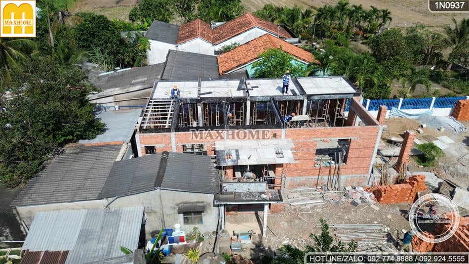 cung-doi-ngu-ky-thuat-ve-kiem-tra-phan-tho-ngoi-nha-vuon-mai-nhat-tai-long-an-mh04808