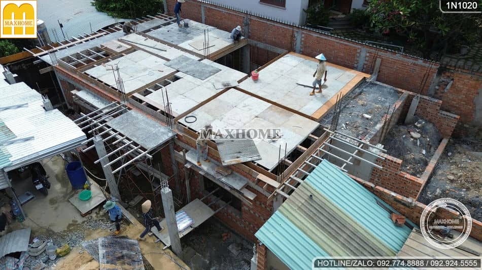 doi-ngu-ky-thuat-maxhome-kiem-tra-thi-cong-san-nha-mai-nhat-tai-binh-duong-17