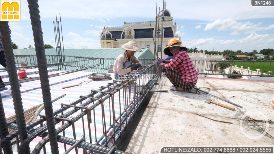 kiem-tra-sat-san-tang-2-nha-2-tang-mai-nhat-truoc-khi-do-be-tong-mh04817
