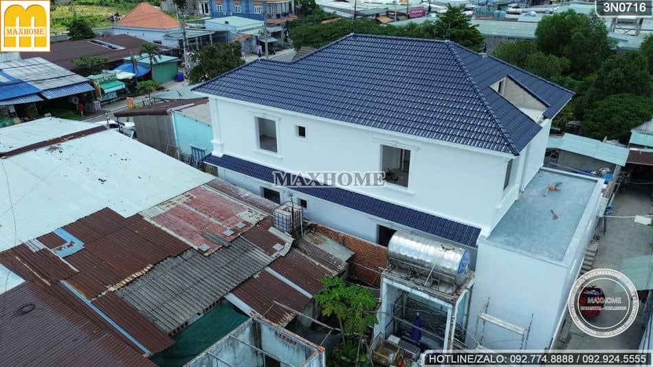 kiem-tra-tien-do-thi-cong-nha-2-tang-mai-nhat-tan-co-dien-dep-me-ly-chuan-bi-ban-giao-mh04166-10