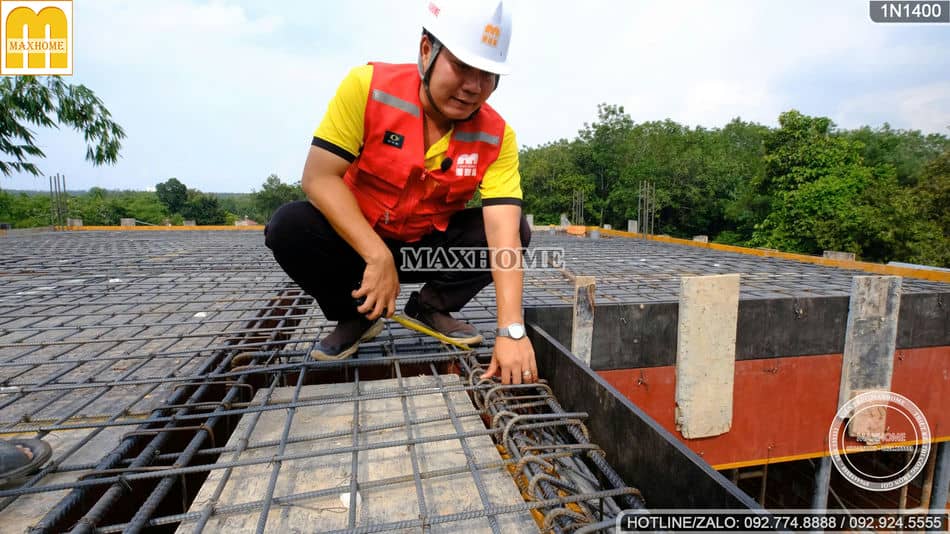 doi-ngu-ky-thuat-kiem-tra-thi-cong-sat-san-tang-2-nha-2-tang-mai-nhat-mh05347-23